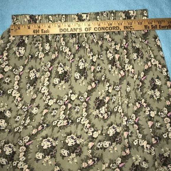 𝅺SAG Harbor pleated skirt size M - Picture 2 of 6